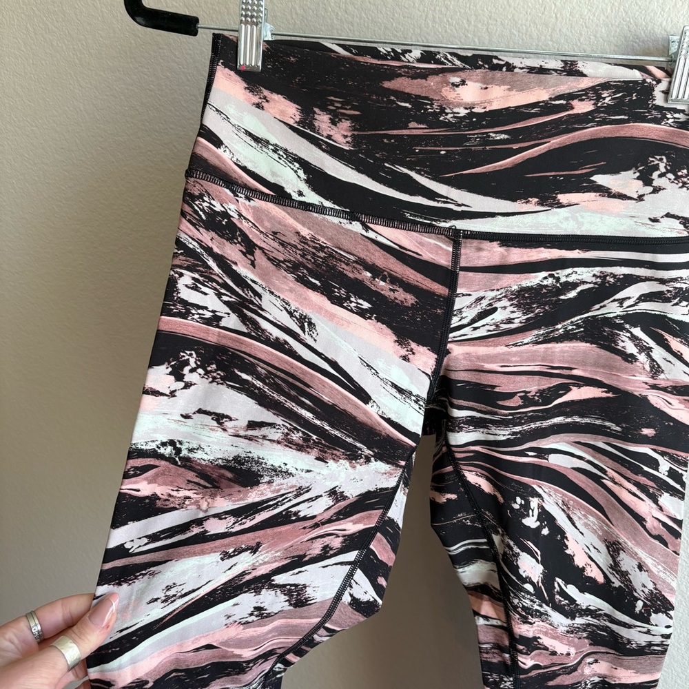 Lululemon Wunder Under High-Rise Tights in the 25" length "Colour Splash Multi" - Picture 4 of 6